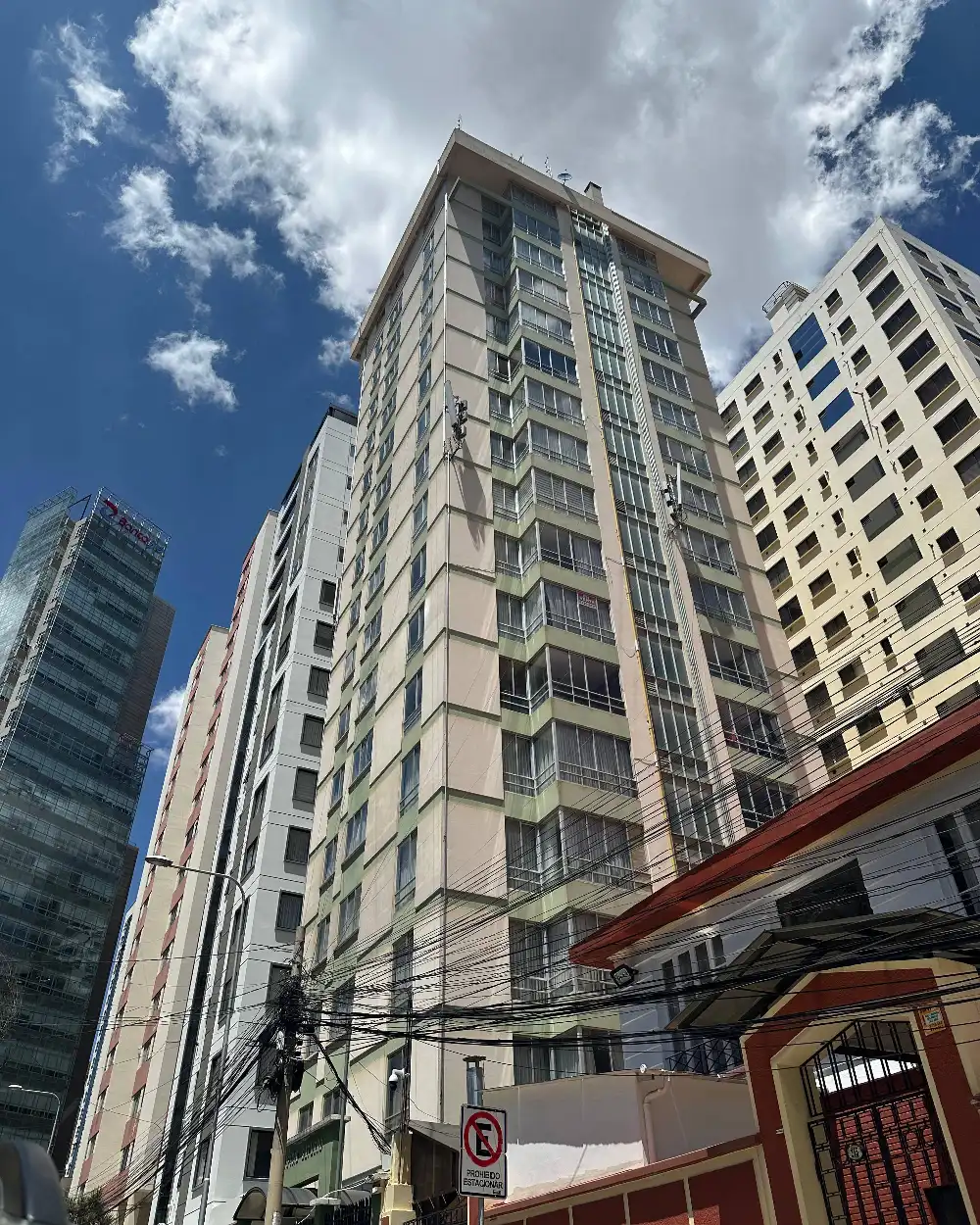 Saturno Building, residential tower